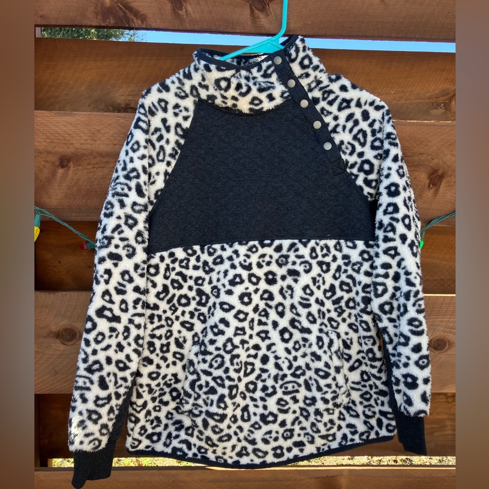Lincoln Outfitters NWT Fuzzy Pull Over Sweatshirt Black & Leopard Print Small
